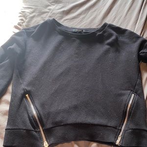 Black long sleeve with zipper design